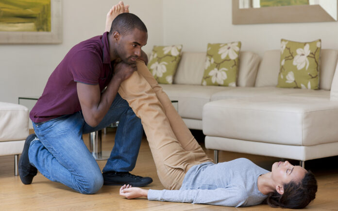 WHAT SHOULD YOU DO WHEN SOMEONE FAINTS