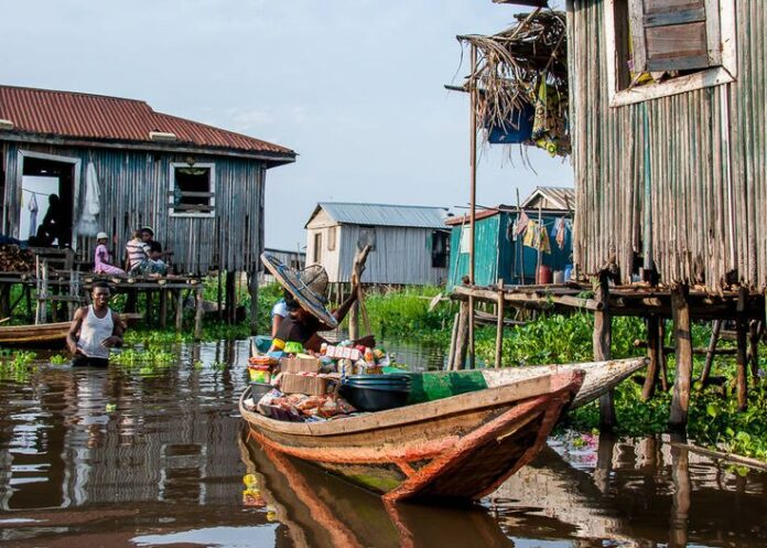 GANVIE LAKE VILLAGE - BÉNIN