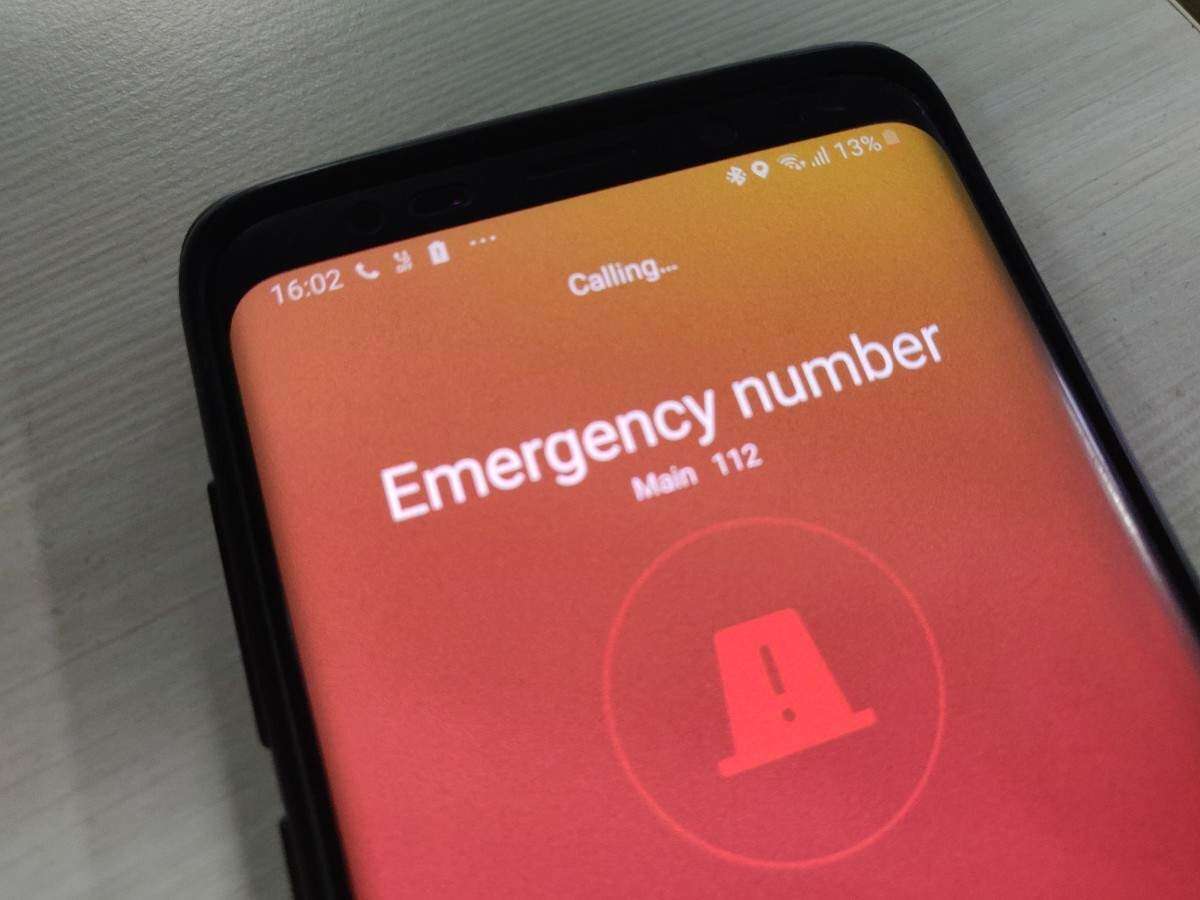 HOW TO SET UP EMERGENCY CONTACTS ON IPHONE
