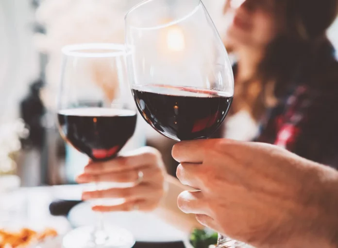 3 Best Foods to Eat Before Drinking Alcohol (and 2 to Avoid)