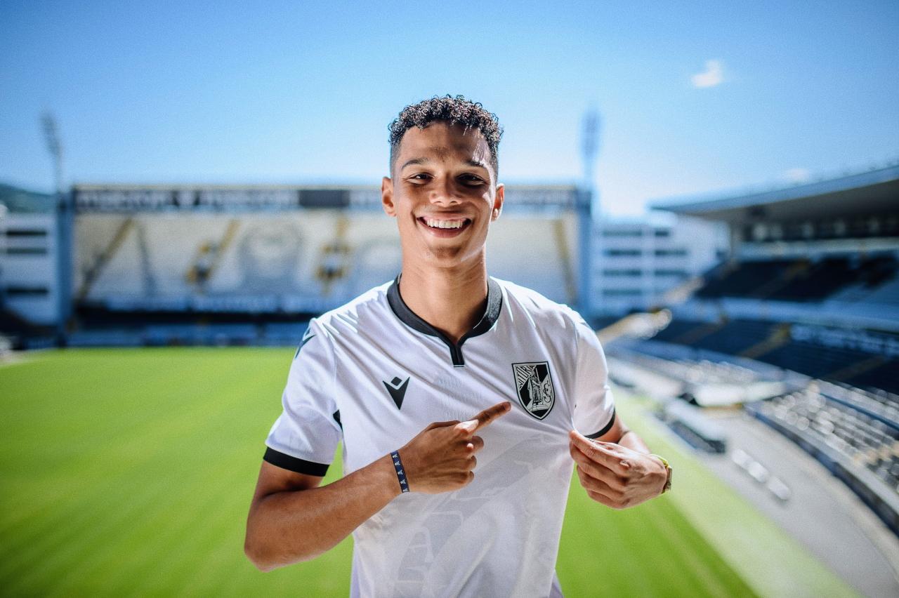 Samuel Eto's son signs with Vitória Guimarães